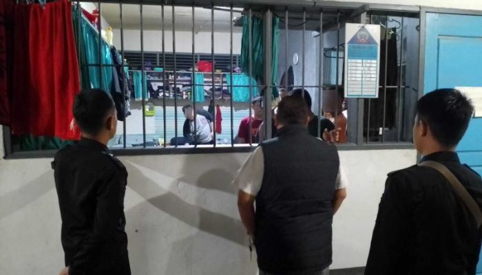 Cegah Gangguan Kamtib, Ka. KPLP Lapas Ampana Laksanakan Kontrol Keliling Blok Hunian