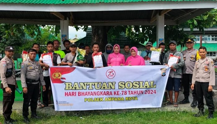 Bentuk Kepedulian Polri, Polsek Ampana Kota Salurkan Bansos Jelang Hari Bhayangkara Ke-78