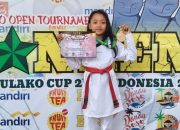 Membanggakan Sekolah, Asih Atlet Cilik Juara Taekwondo Terima Penghargaan Dari Kepsek SDN 1 Ampana Kota