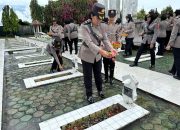 Kenang Jasa Para Pahlawan Jelang Hari Jadi ke-76, Polwan Polda Sulteng Ziarah ke TMP Tatura