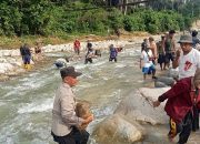 Semangat Gotong Royong, Satgas Madago Raya Bersama Warga Perbaiki Jembatan Gantung di Desa Tanalanto