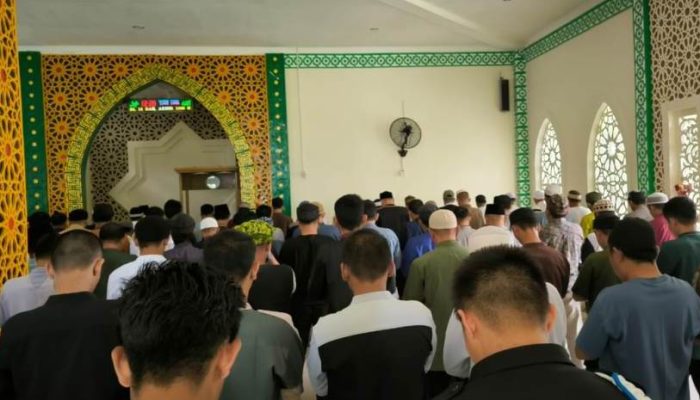 Tingkatkan Ketakwaan Warga Binaan, Lapas Ampana Laksanakan Sholat Jumat Berjamaah