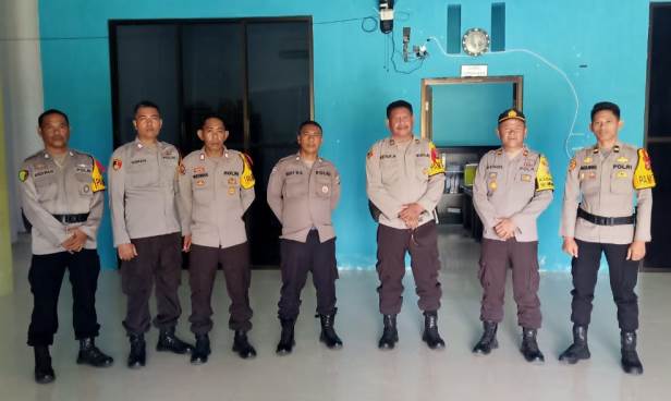 Kapolsek Ampana Kota Cek Personil Jaga Kantor PPK Ratolindo