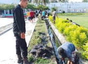 Ciptakan Lingkungan Bersih dan Nyaman, Warga Binaan Lapas Ampana Lakukan Pembersihan Area Lapas