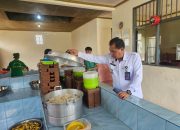 Kalapas Ampana Bersama Jajaran Melakukan Kontrol Pengelolaan Bahan Makanan di Dapur Lapas