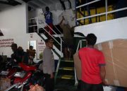 Personel PAM TPS Wilayah Kepulauan Di Touna Kawal Pendistribusian Logistik Pilkada