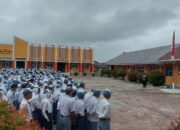 Wakapolres Touna, Kasat Binmas dan Kapolsek Jajaran Jadi Irup di Sejumlah Sekolah di Wilayah Touna
