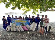 Jaga Kelestarian Pesisir Pantai, Sat Polairud Polres Touna Gelar Bersih-Bersih Pantai