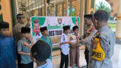 Ramadhan Berkah, Polres Touna Berbagi Takjil Kepada Santri Yayasan Pondok Tahfidz Raudhatul Qur’an