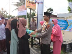Wujud Kepedulian, Kapolres Touna Berbagi Takjil Kepada Warga