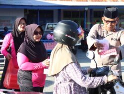 Wujud Perhatian Polri Terhadap Masyarakat Selama Ramadhan, Satlantas Berbagi Takjil