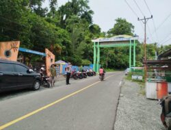 Antisipasi Kepadatan Arus Lalin, Satgas Kamseltibcar Polres Touna Lakukan Pengaturan Lalu Lintas Di Lokasi Wisata
