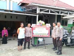 Bentuk kepedulian, Sat Binmas Polres Touna Melayat Ke Rumah Warga Yang Berduka