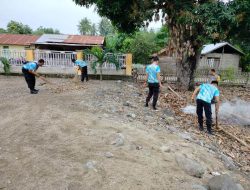 Bakti Sosial Religi Sambut HUT Bhayangkara Ke-79, Polsek Tojo Bersihkan Gereja Syalom
