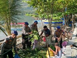 Jaga Kebersihan Laut, Kasatpolairud Polres Touna Pimpin Aksi Bersih Pantai Bersama Warga Uebone