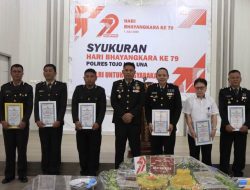 Polres Touna Rayakan Hari Bhayangkara ke-79, Pererat Silaturahmi Lewat Tradisi Potong Tumpeng