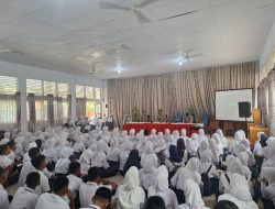 Satbinmas Polres Touna Bekali Ratusan Siswa SMKN 1 Ampana Kota tentang Bahaya Kenakalan Remaja dan Konsekuensi Hukumnya