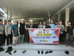 Sat Binmas Polres Touna Jumat Curhat di Masjid Assunah Tojo Una Una