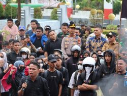 Strategi Humanis Kapolres Touna Berhasil, Aksi Mahasiswa Berakhir Damai dan Penuh Keakraban