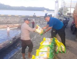 Demi Harga Merata, Polisi Touna Rela Menyeberang Antarkan Bantuan ke Togean