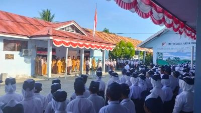Polisi Jadi Pembina Upacara di SMP Ratolindo: Perangi Narkoba dan Bullying