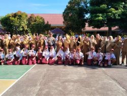Demi Lingkungan Sekolah Aman, Kapolsek Ampana Kota Turun Langsung Jadi Pembina Upacara di SDN 1 Ratolindo