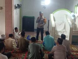 Kapolsek Ampana Kota Manfaatkan Momen Salat Jumat untuk Sosialisasi Larangan Petasan