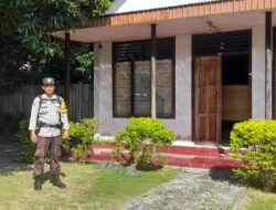 Hadirkan Rasa Nyaman, Personel Polsek Ulubongka Jaga Ibadah Minggu di Desa Marowo