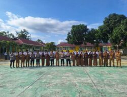 Jadi Pembina Upacara di SMKN 1 Ampana Tete, Kasat Binmas Polres Touna Tekankan Adab Pelajar