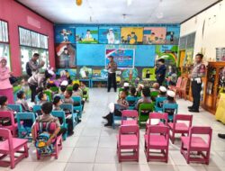 Tanamkan Disiplin Sejak Dini, Satlantas Polres Touna Gelar Program “Polantas Menyapa” di TK Kemala Bhayangkari