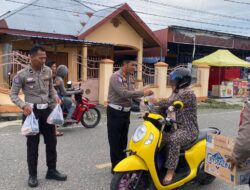 Satlantas Polres Touna Bagikan Paket Takjil Gratis di Jantung Kota Ampana