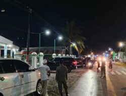 Pastikan Ibadah Khidmat, Personel Polsek Tojo Kawal Ketat Safari Ramadan Bupati & Wabup Touna