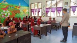Sambangi SDN 1 Tete B, Kapolsek Ampana Tete Ajak Siswa Perangi Bullying dan Narkoba