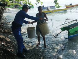 Aksi Simpatik Satpolairud Polres Touna di Pesisir Desa Tete B