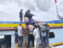 Bantu Warga Pesisir dan Beri Edukasi Kamtibmas, Satpolairud Polres Touna Tuai Respons Positif