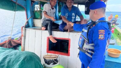 Pastikan Pelayaran Aman, Satpolairud Polres Touna Periksa KM Mandiri 47