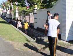 Sambut Hari Bhayangkara ke-80, Wakapolres Tojo Una-Una Pimpin Kerja Bakti Bersihkan Mako
