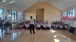 Tanamkan Kedisiplinan, Polres Touna Latih PBB Siswa Sekolah Rakyat Kajulangko