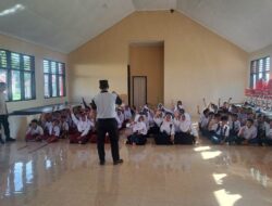 Tanamkan Kedisiplinan, Polres Touna Latih PBB Siswa Sekolah Rakyat Kajulangko