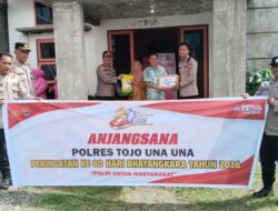 AKBP Yanna Djayawidya Salurkan Bansos kepada Purnawirawan dan Warakawuri