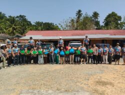 15 Warga Tojo Terima Bansos dari Bayangkara Tadulako Overland
