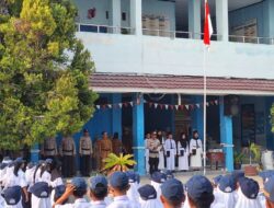 Kasat Binmas Polres Tojo Una-Una Imbau Pelajar SMPN 1 Ampana Kota Jauhi Bullying dan Pergaulan Bebas