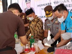 Wakapolres Touna Hadiri Pemusnahan Barang Bukti Perkara Pidana yang Berkekuatan Hukum Tetap